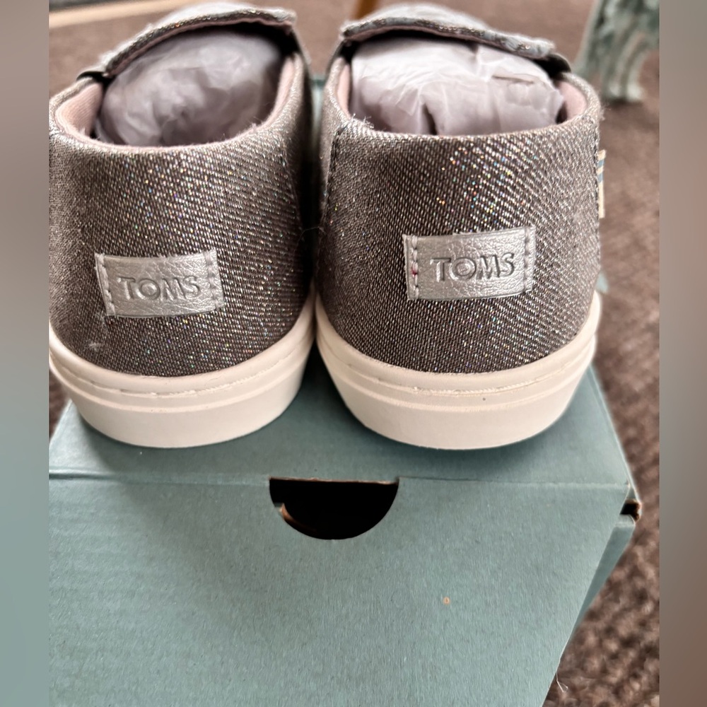 TOMS Luca Grey Cheetah Glimmer Youth Size 5 New In Box - Picture 5 of 7